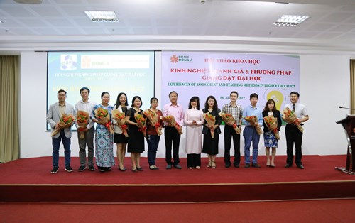 Kinh nghiệm trong đánh giá và phương pháp giảng dạy đại học