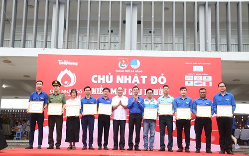 Đông đảo sinh viên Đại học Đông Á hưởng ứng Ngày hội Chủ Nhật Đỏ đầu năm 2024